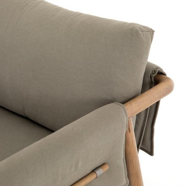 Chaise méfiante